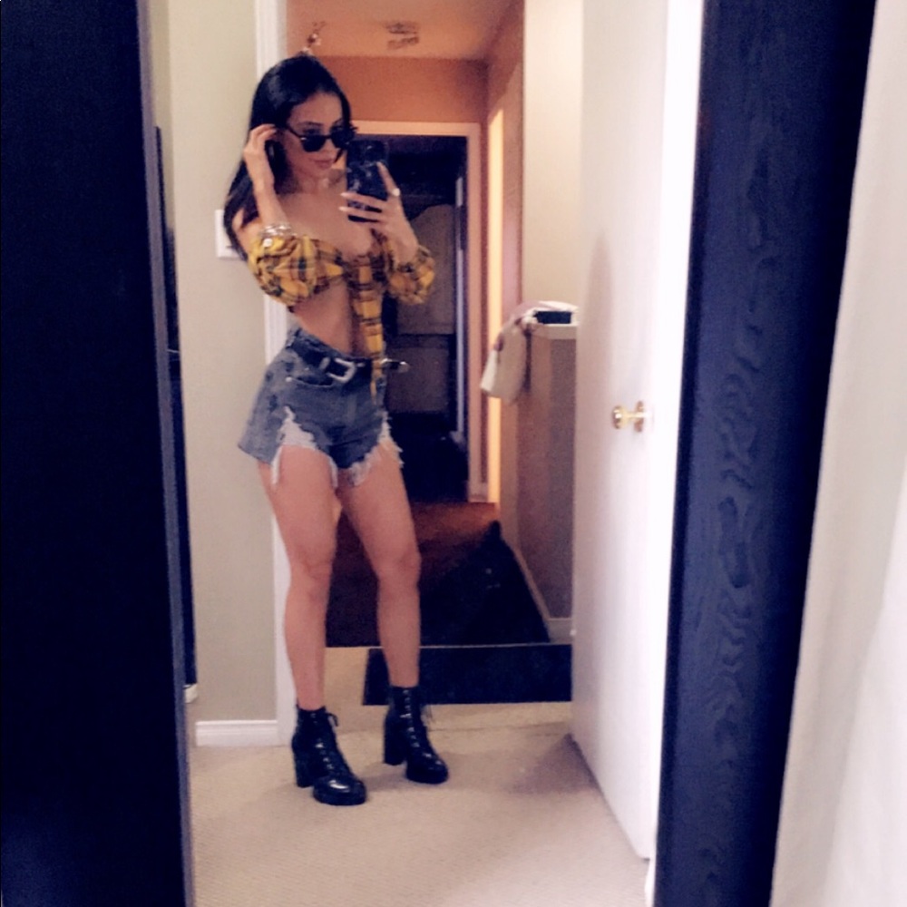 ZARA BLACK RIPPED SHORTS - Picture 5 of 5